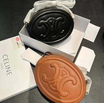 Celine CUIR TRIOMPHE 小月餅/970E1050 🉐37750🇪🇺