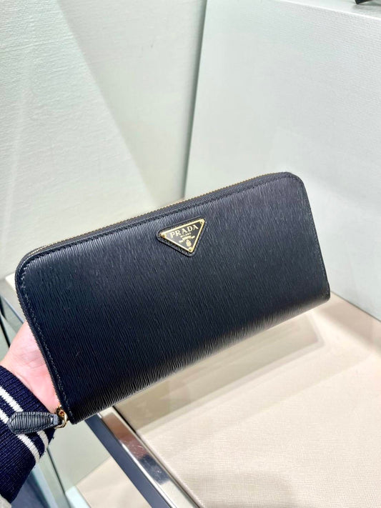 @Prada Wallet 三角LOGO小牛皮長夾/P450 🔔限時折🉐21050