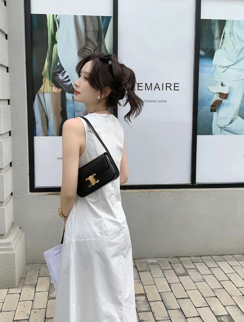 Celine▪️Shoulder Claude 亮面牛皮肩背包/2150E2350 🉐83250🇪🇺