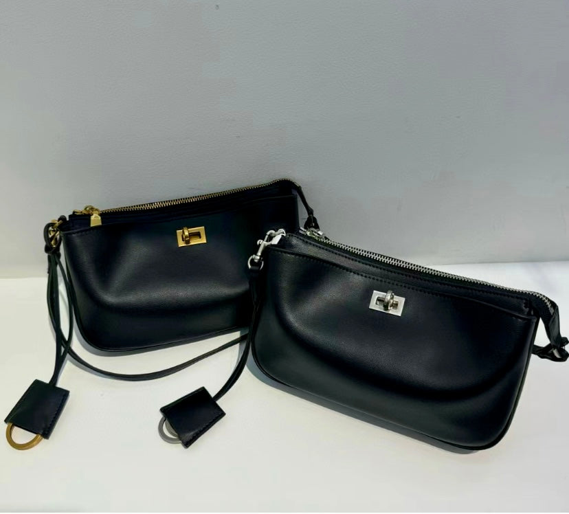 Balenciaga巴黎世家 Rodeo Sling Pochette 腋下包/E1390 🉐49500🇪🇺