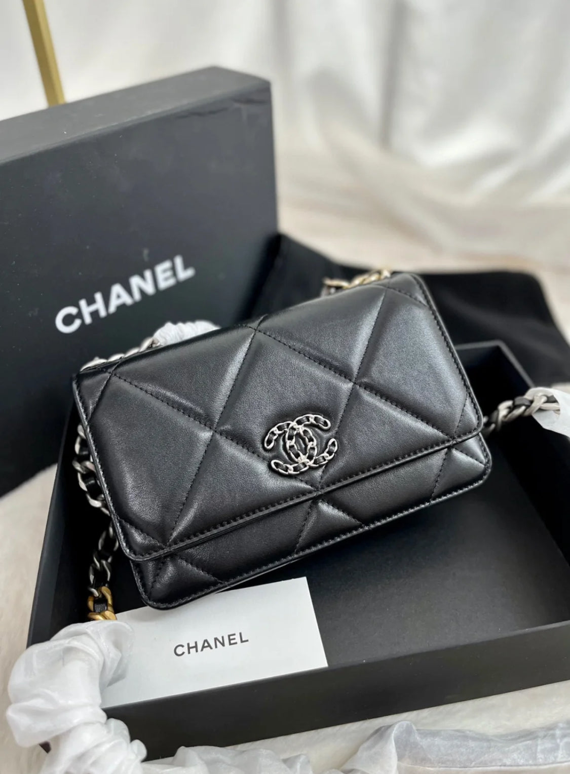 *現貨*CHANEL 19 WOC 經典19小羊皮鏈包-黑銀釦/3430 🉐138200