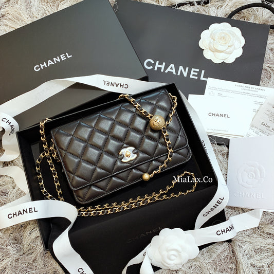 CHANEL▶︎✨| LAMBSKIN WALLET ON CHAIN 經典小羊皮金球翻蓋WOC錢包 AP1450 *£3,220