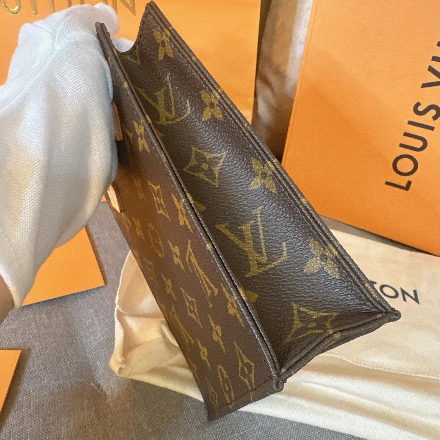 *現貨*LV Petit Sac Plat 小款琴譜包 P39800 /T63500