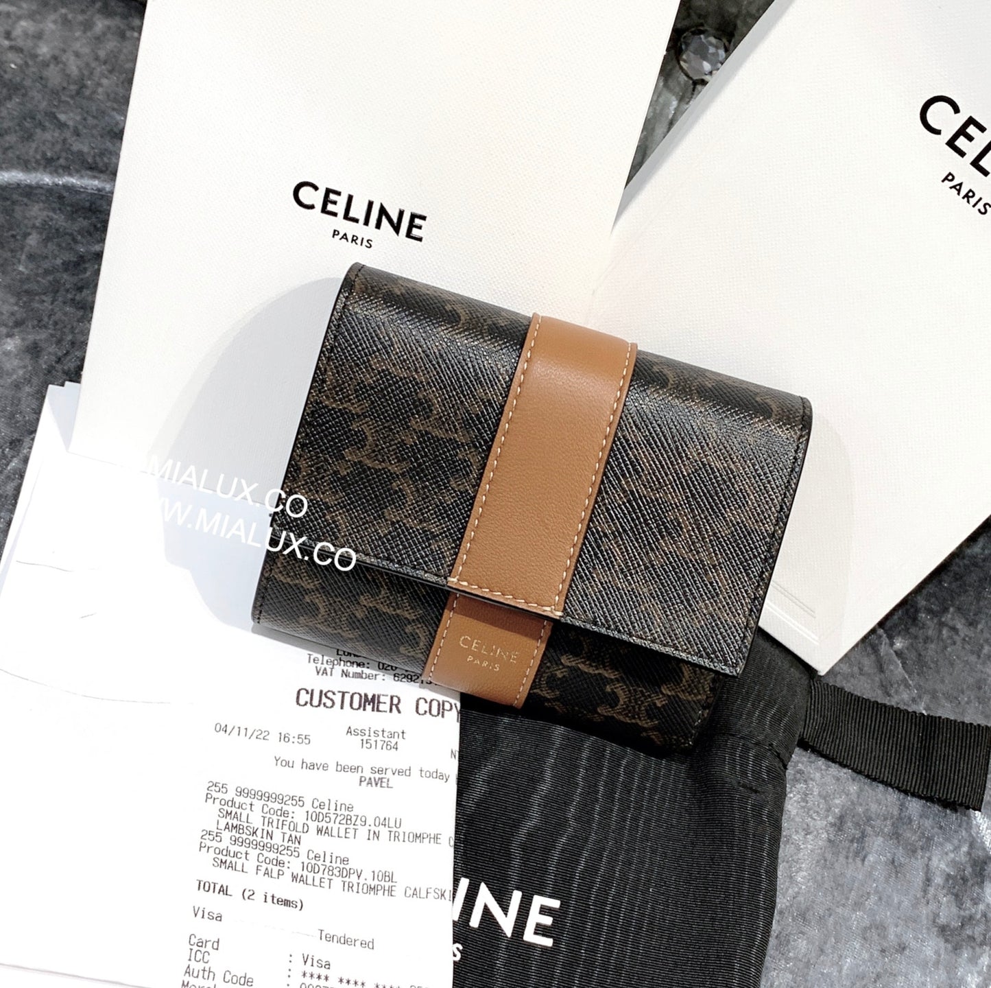 Celine▪️TRIOMPHE 經典老花小羊皮短夾/415E430 🉐16050🇪🇺