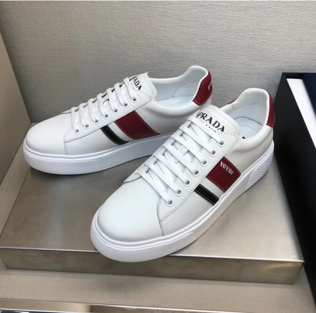 @Prada Trainers 側標小白鞋/750P375 🔔限時折🉐17880