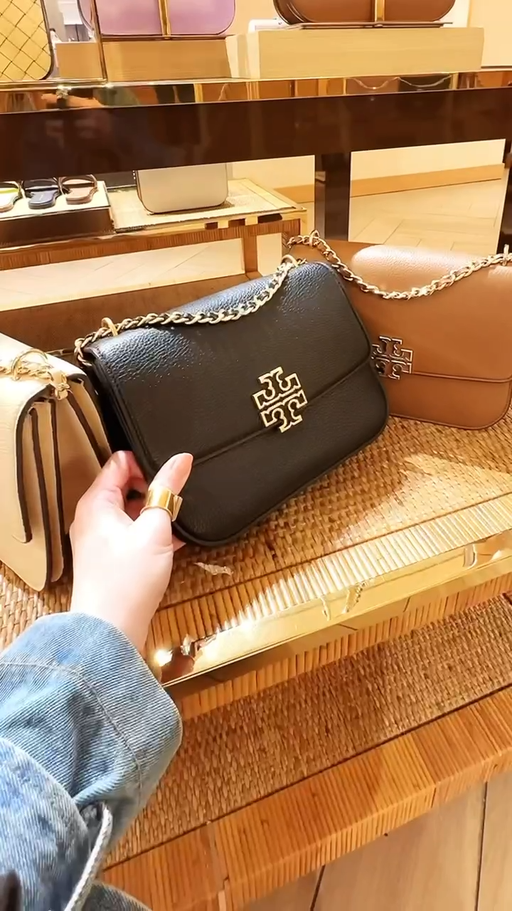 @ToryBurch▪️Britten Small 鏤空LOGO掀蓋鏈包/P339