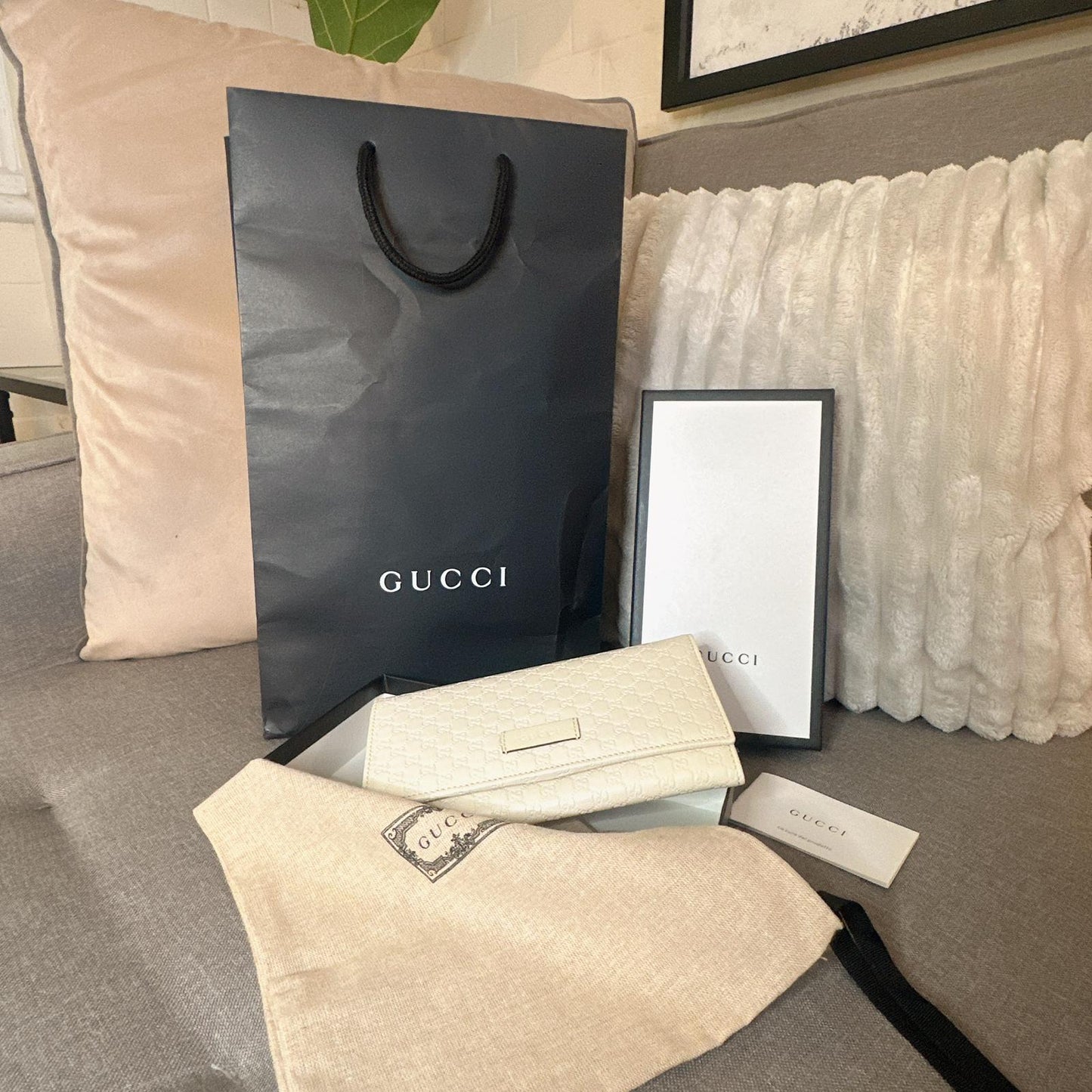 *現貨*@Gucci Calfskin 壓紋翻蓋長夾-白雪公主奶白 P7800 /T14000