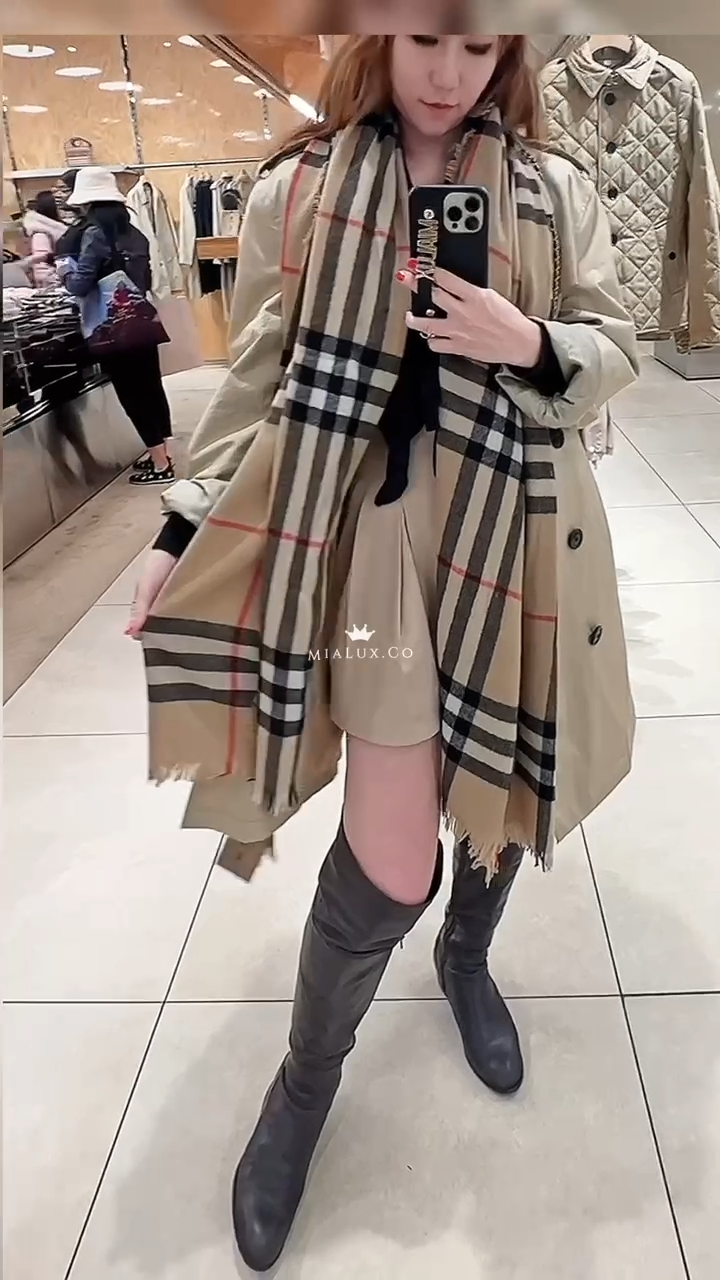 @Burberry▪️Check 大款格紋羊絨圍巾-奶茶/520P345 🔥下殺🉐16530