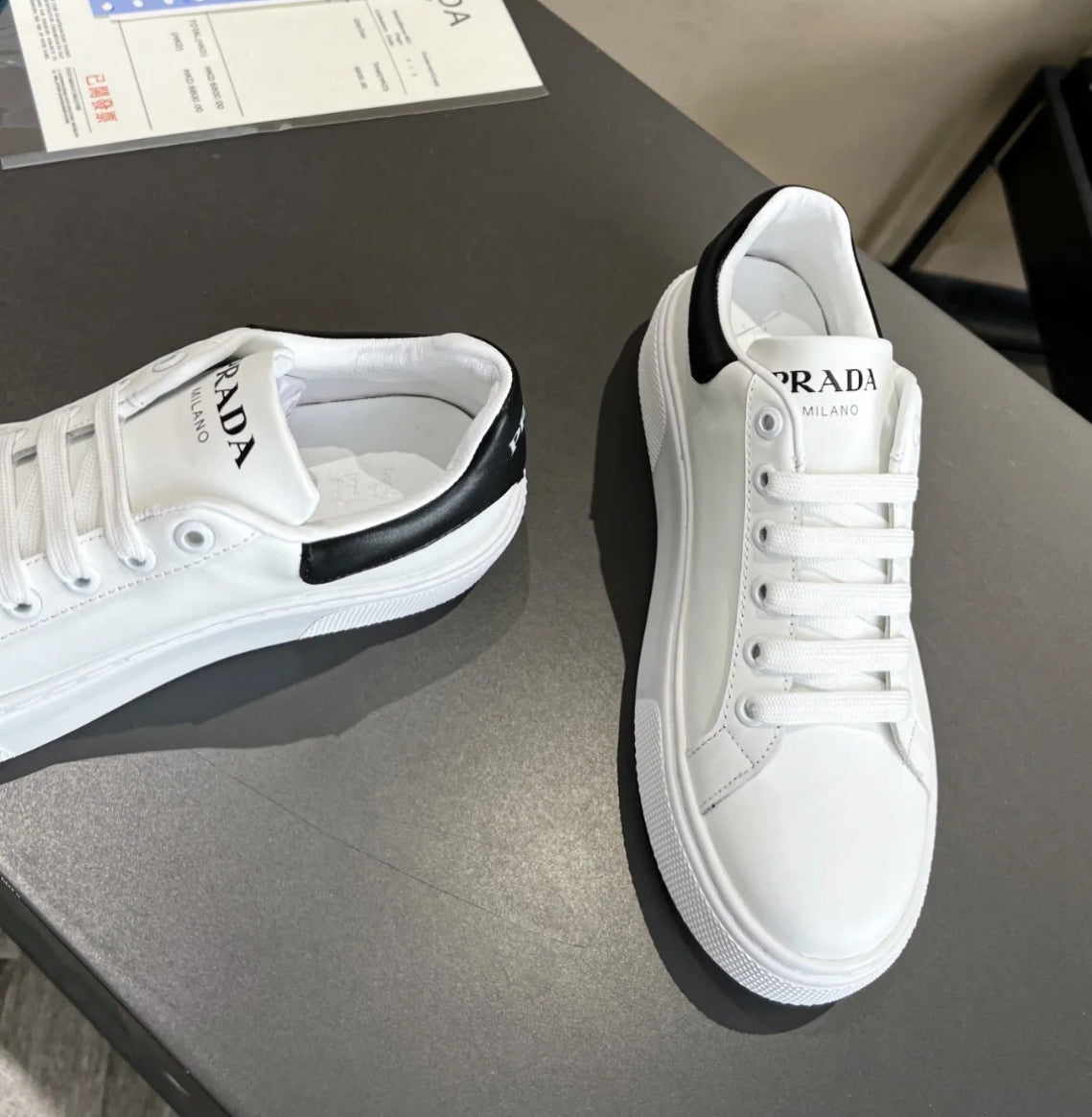 @Prada Sneakers 後尾小白鞋/750P375 🔔限時折🉐17880