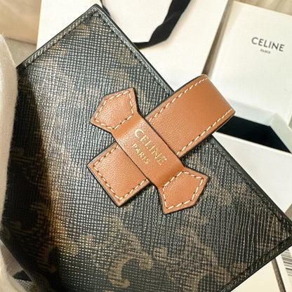 *現貨*Celine▪️Strap In Triomphe S 老花牛皮短夾-棕 P12000 /T20000