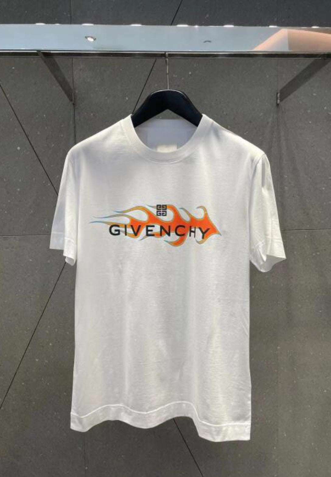 @Givenchy T 男款火焰品牌Logo白T恤/450P225 🔔限時折🉐10930