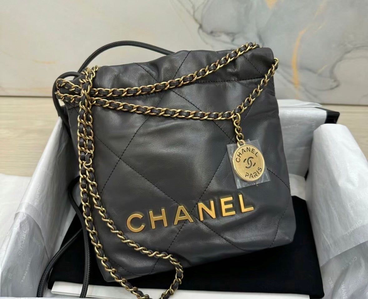 CHANEL 22 MINI 迷你垃圾包/4350 🉐169800