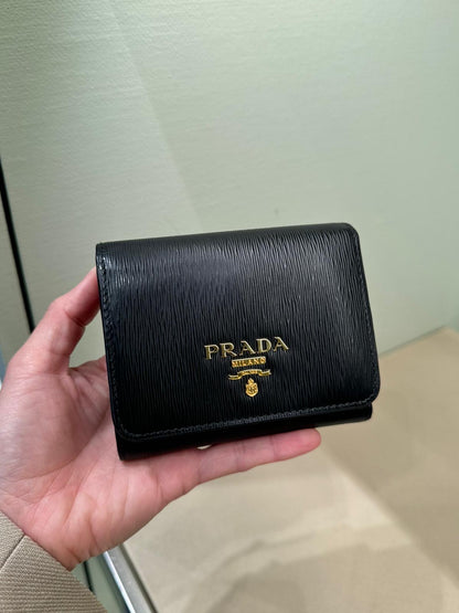 @Prada Wallet 釦式短夾/640P320 🔔限時折🉐15200