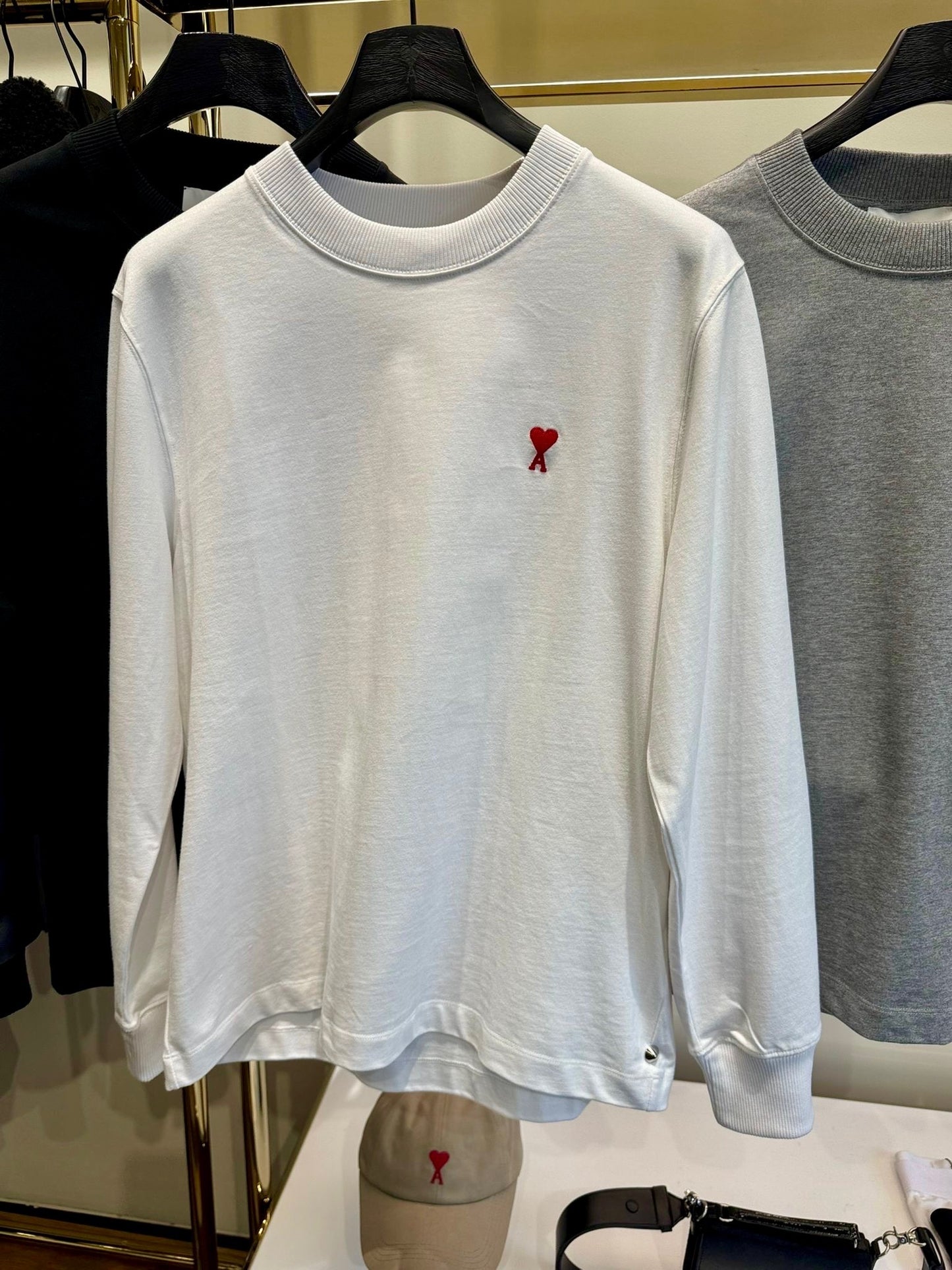 @Ami Outlet 刺繡愛心長袖上衣