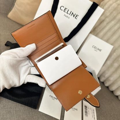 *現貨*Celine▪️Strap In Triomphe S 老花牛皮短夾-棕 P12000 /T20000