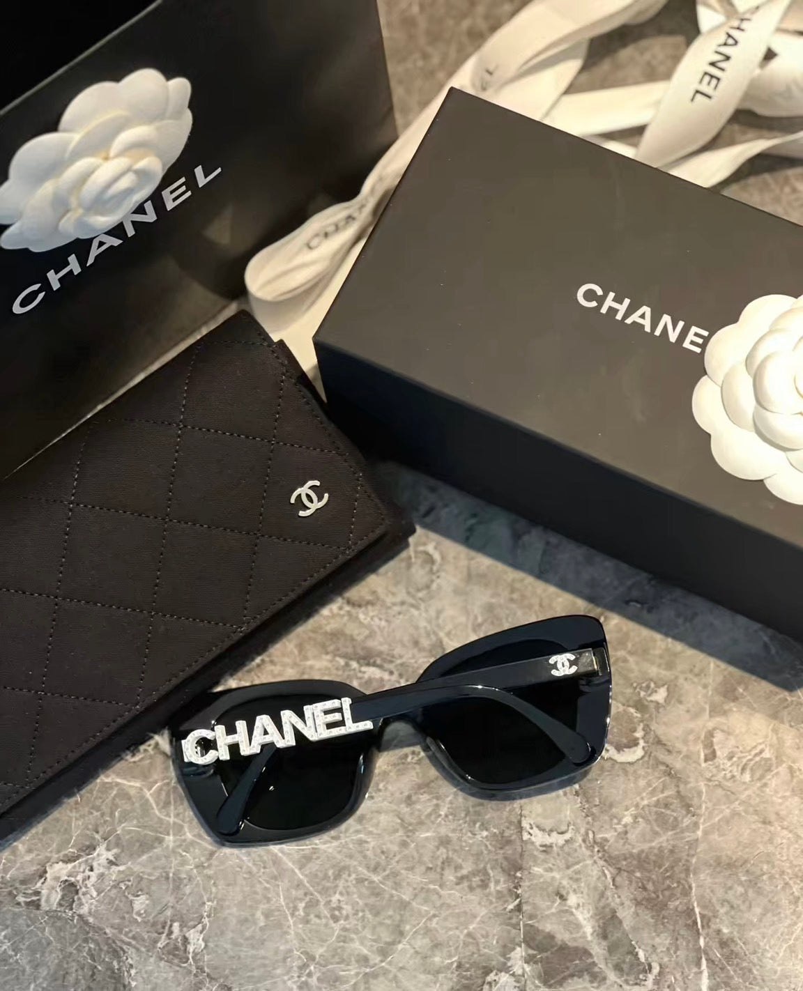 CHANEL Sunglasses 白鑽 字母 墨鏡
