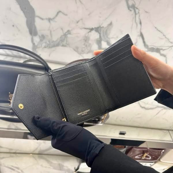 YSL Cassandre Matelasse Trifold 粒面牛皮三摺短夾/460E500 🉐19000🇪🇺