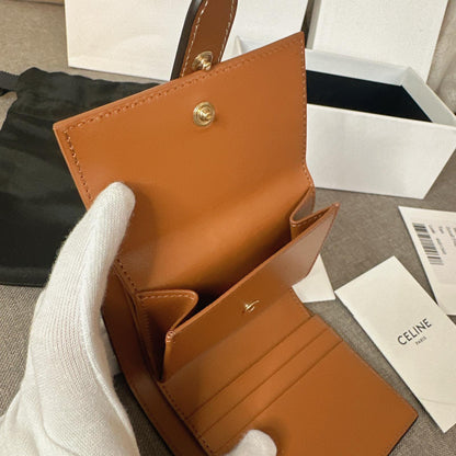 *現貨*Celine▪️Strap In Triomphe S 老花牛皮短夾-棕 P12000 /T20000