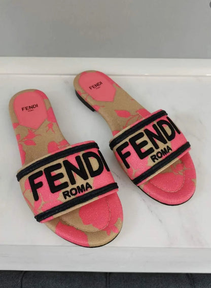 @Fendi Slippers 刺繡花卉帆布拖鞋 P365 🔔限時折🉐17430