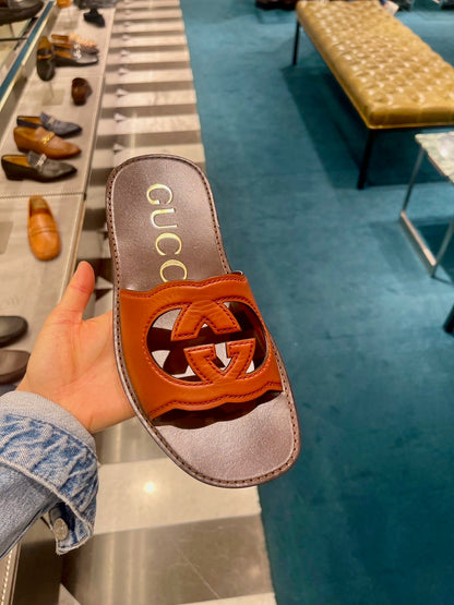 @Gucci Ember 皮質拖鞋/490P245 🔔限時折🉐11830