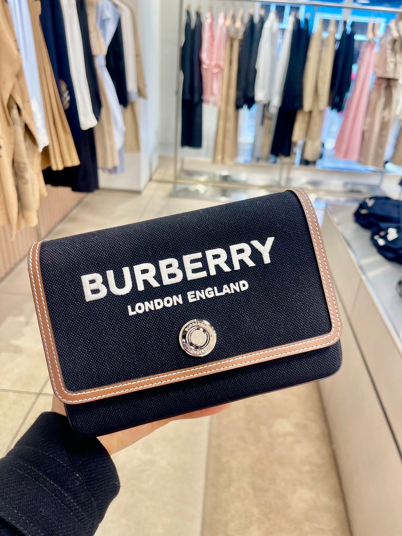 @Burberry Horseferry Mini 郵差包-黑/P369🔥下殺🉐17610