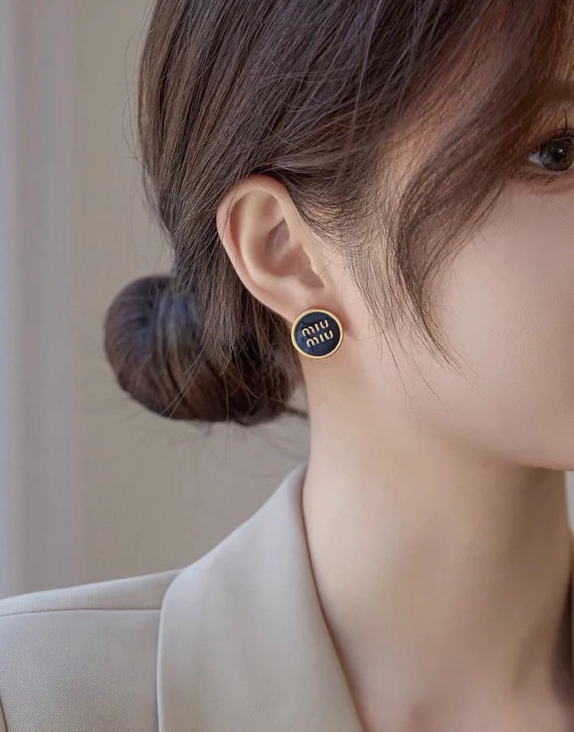 MiuMiu Enameled Metal Earrings 珐瑯圓形耳環/240E260 🉐9600🏷️
