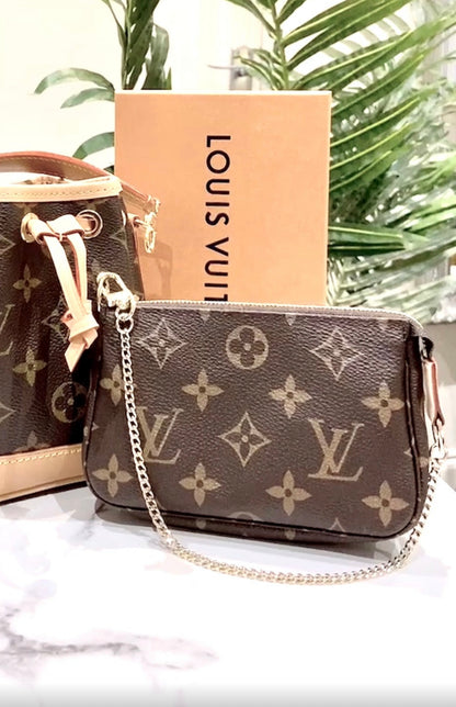 LV▪️Mini Pochette Accessoires 腋下小包/530 ✨🉐22980🏷