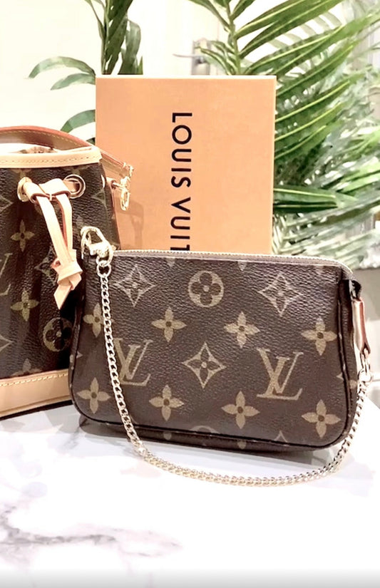 LV▪️Mini Pochette Accessoires 腋下小包/530 ✨🉐22980🏷