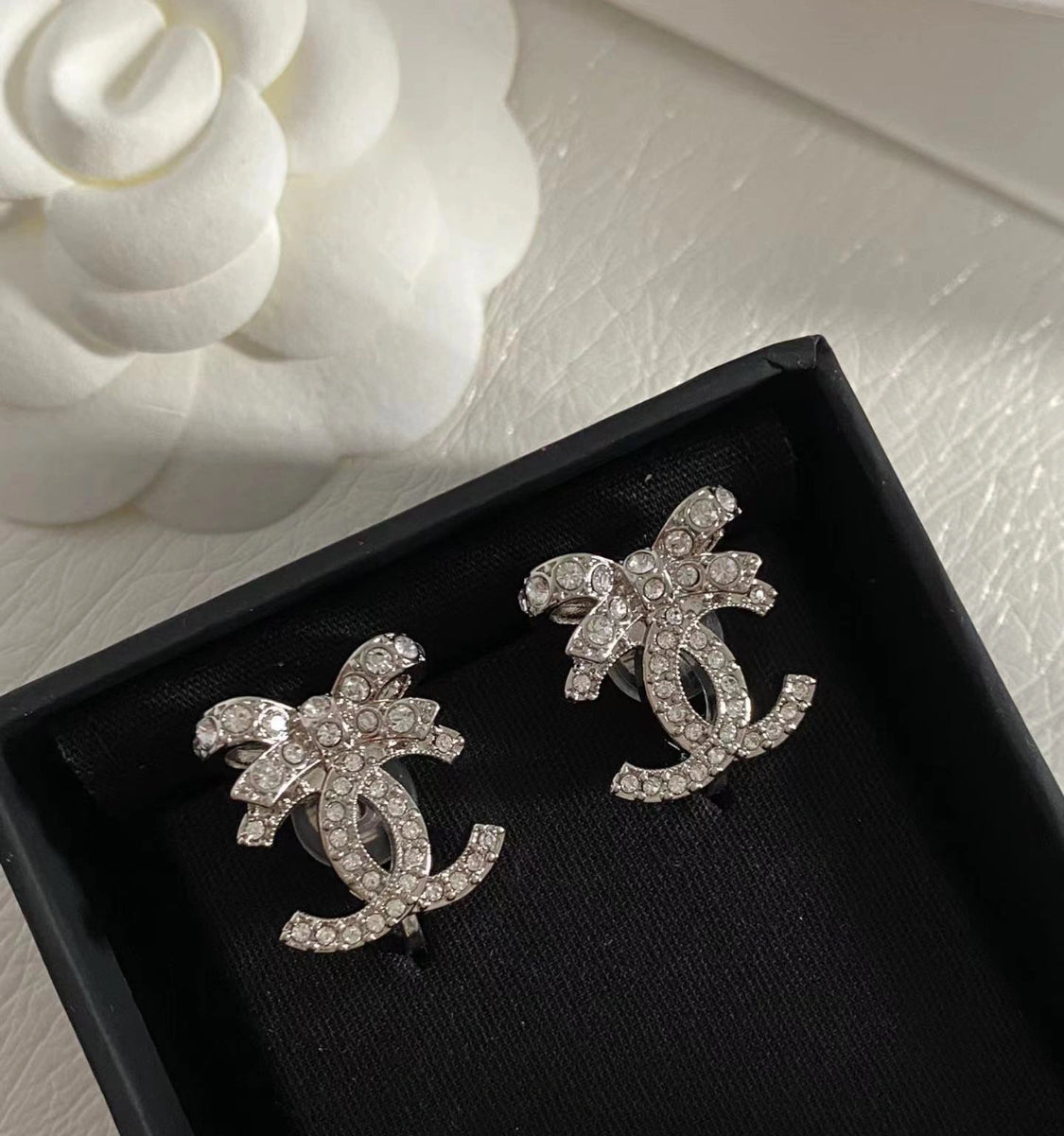 *現貨*CHANEL CC BOW EARRINGS  雙C蝴蝶結水鑽耳環/530