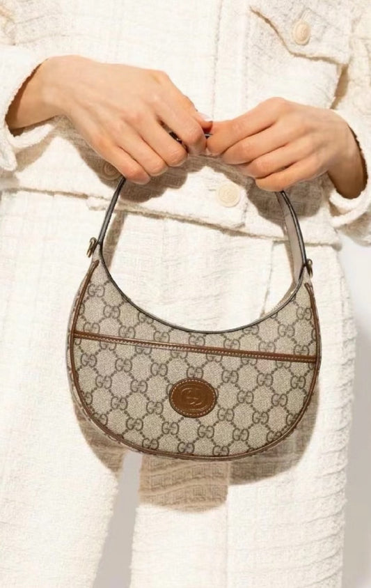 Gucci Half-Moon-Shaped Mini 老花半月腋下包/975 🉐40000