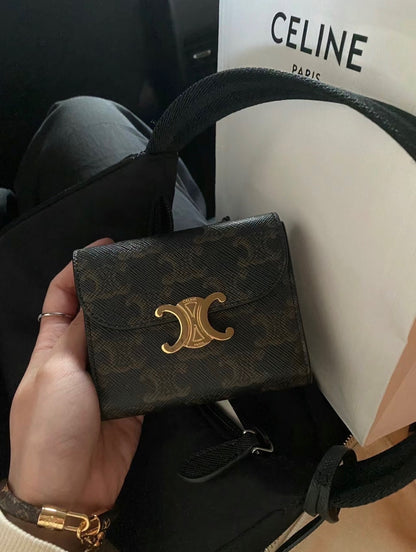 Celine▪️Flap Wallet Triomphe S 老花三折短夾/495E510 🉐18850🇪🇺