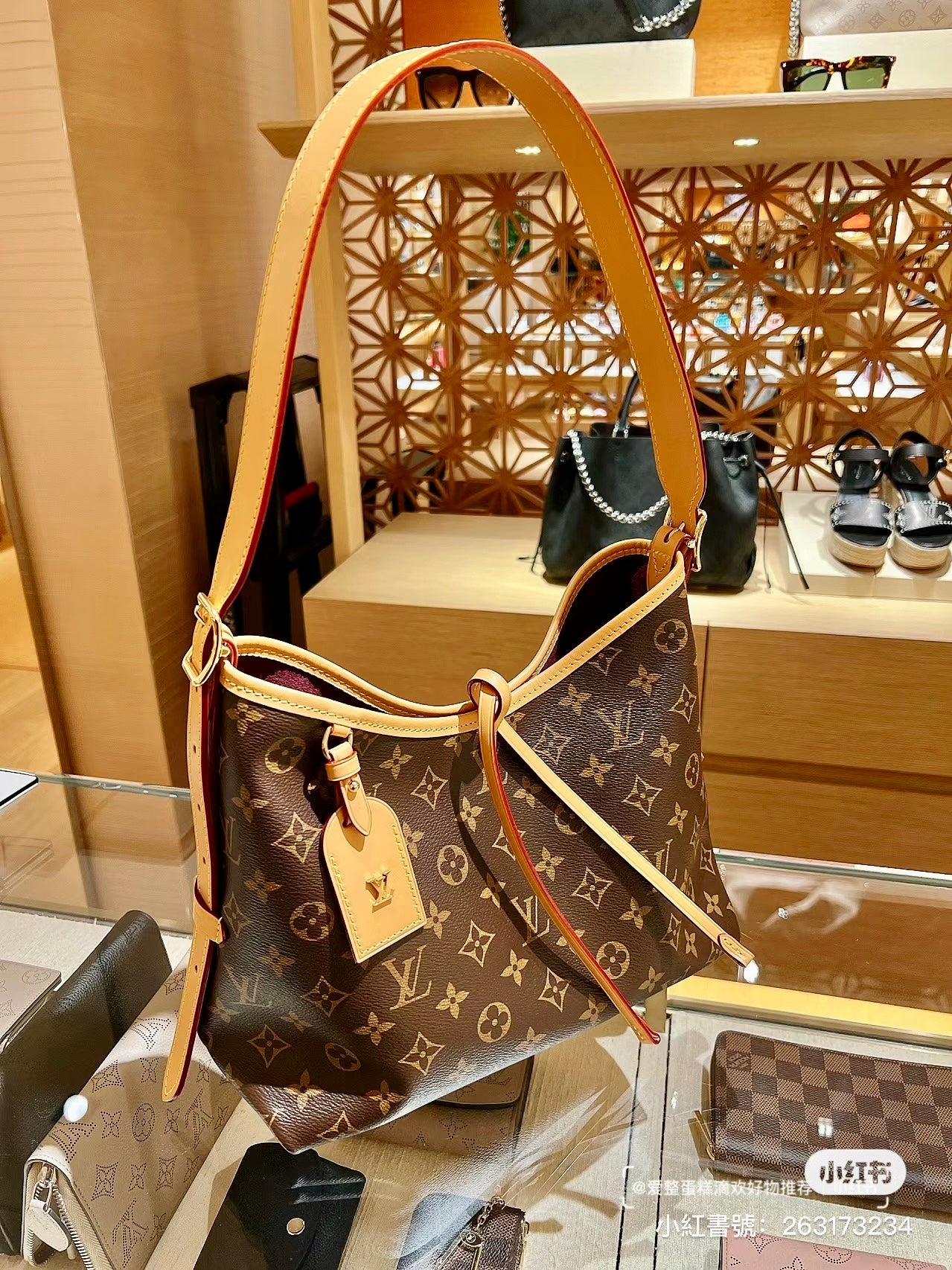 LV CarryAll PM 爆款小款肩背包/1880 ✨🉐78080