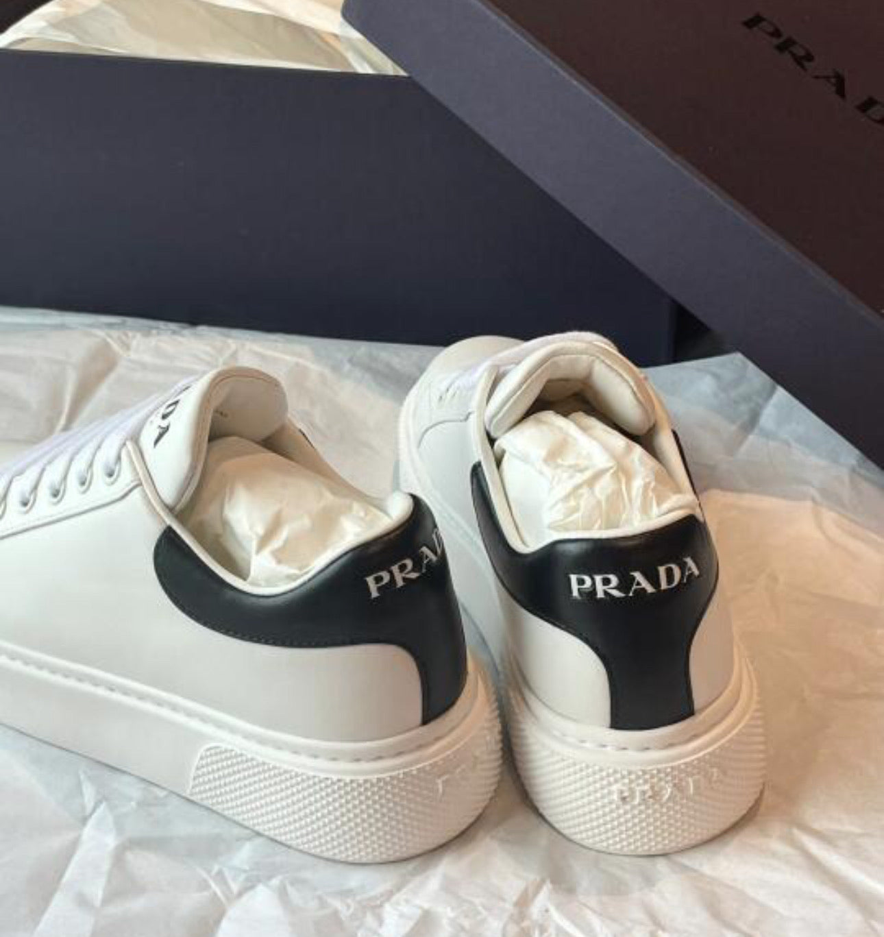 @Prada Sneakers 後尾小白鞋/750P375 🔔限時折🉐17880