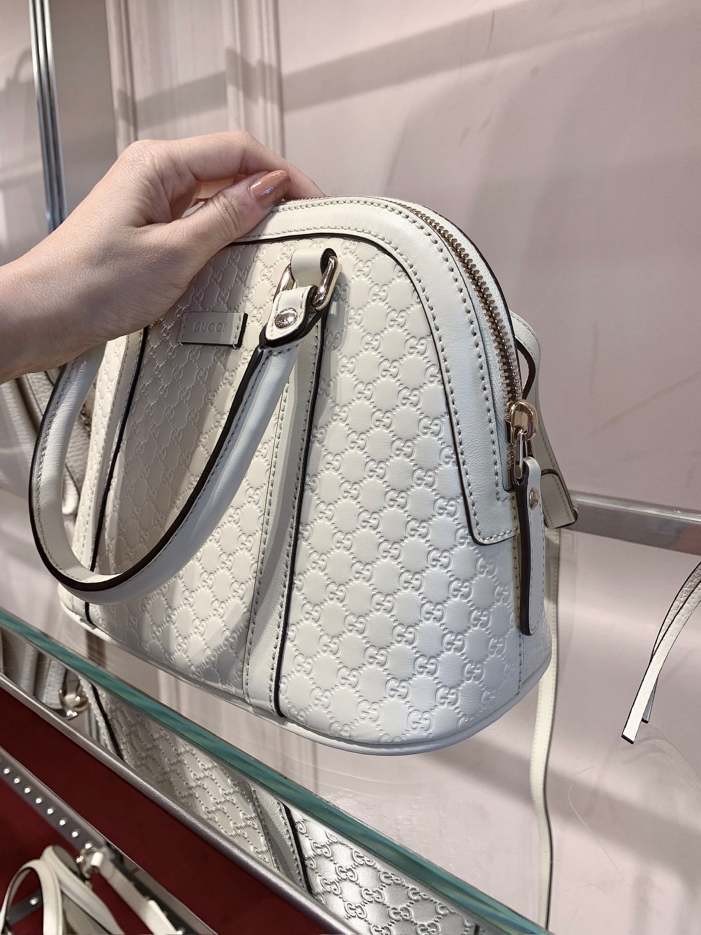 @Gucci▪️Embossed Bag S 小款壓紋牛皮貝殼包/P585 🔔限時折🉐27330