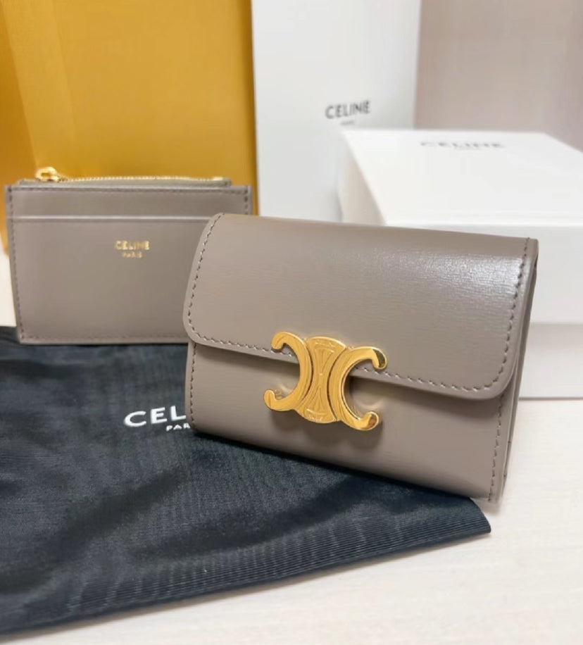 Celine TRIOMPHE COMPACT 亮牛皮二合一皮夾/520E560 🉐20600🇪🇺