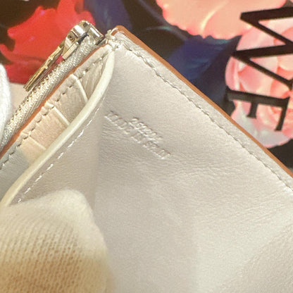 *現貨*Loewe▪️ Anagram Vertical S 小款三折短夾-幽靈白 P14000 /T24000