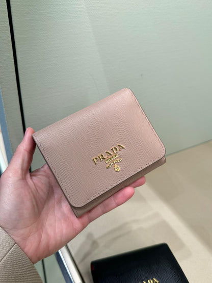 @Prada Wallet 釦式短夾/640P320 🔔限時折🉐15200