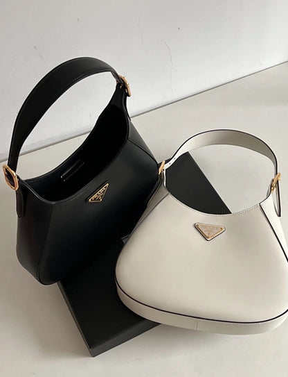 Prada Cleo 中號流浪包/2400E2600 🉐89990🏷️