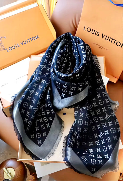 LV Monogram Denim Shawl 牛仔布披肩/450 ✨優惠🉐19450