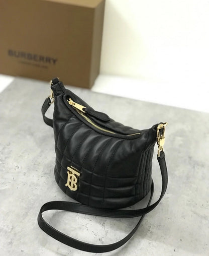 ❌@Burberry▪️Lola TB Crescent 新月便當包/790P299 🔥下殺🉐14460