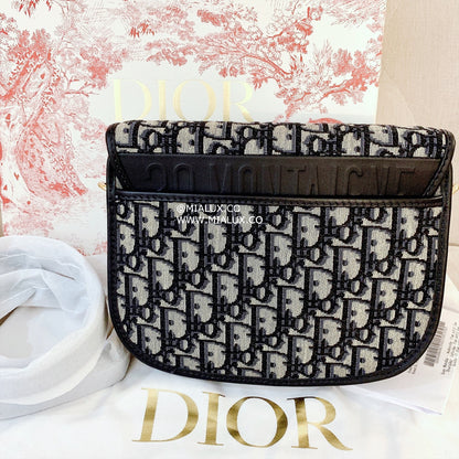 Dior Bobby Bag M 中款緹花側背包/2800E3100 🉐109500🇪🇺