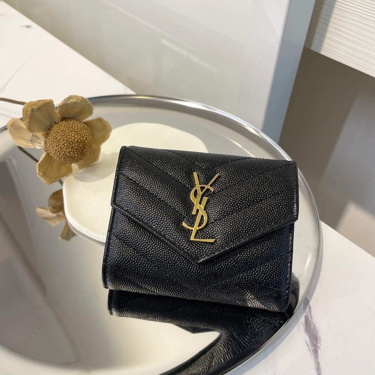 YSL Cassandre Matelasse 魚子醬內零錢袋三折短夾/460E495 🉐18325🇪🇺