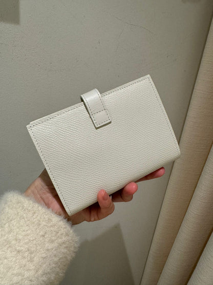 @Celine Medium Strap 牛皮短夾/530P345 🔔限時折🉐16330