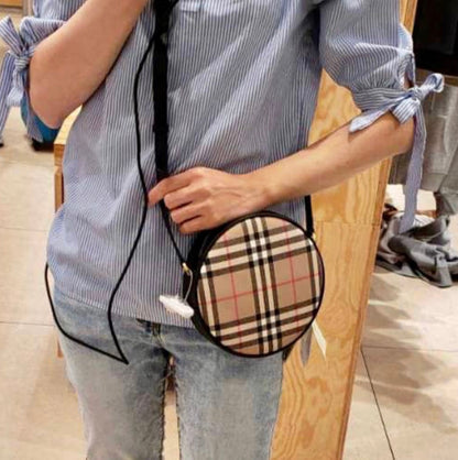 @Burberry New Louise 格紋拼皮圓餅包/P620 🔥下殺🉐28900