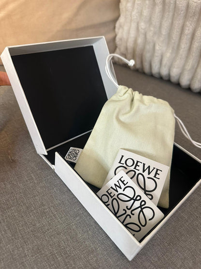 *現貨*Loewe▪️Coin Cardholder 軟粒面牛皮拉鍊卡包-迷迭香綠 P8500 /T14000