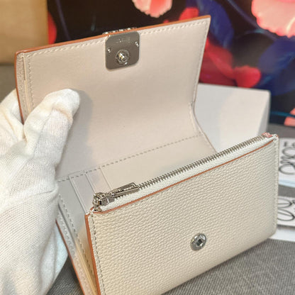 *現貨*Loewe▪️ Anagram Vertical S 小款三折短夾-幽靈白 P14000 /T24000