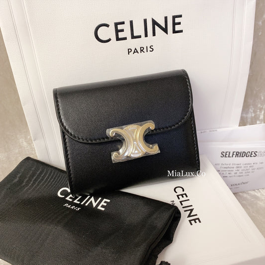 Celine▪️Flap Wallet Triomphe S 亮牛皮三折短夾/490E540 🉐19900🇪🇺