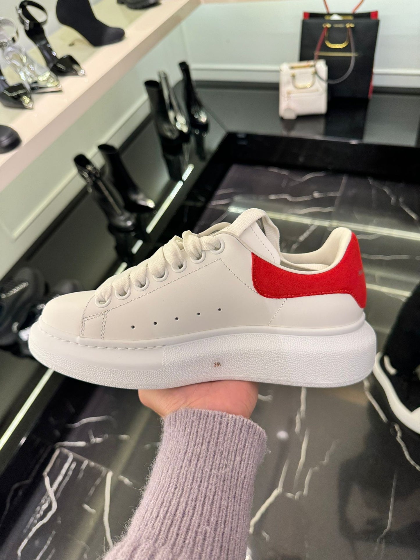 @McQueen Sneakers 女款紅尾綁帶小白鞋/450P315 🔔限時折🉐14980