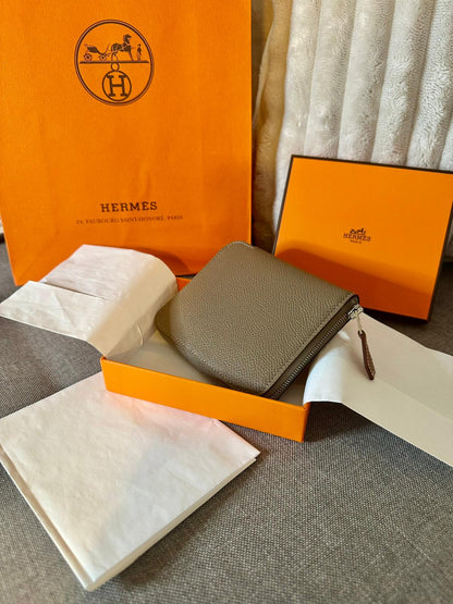 *現貨*Hermes Silk'in Compact Wallet 絲巾短夾大象灰 P32800 /T38500