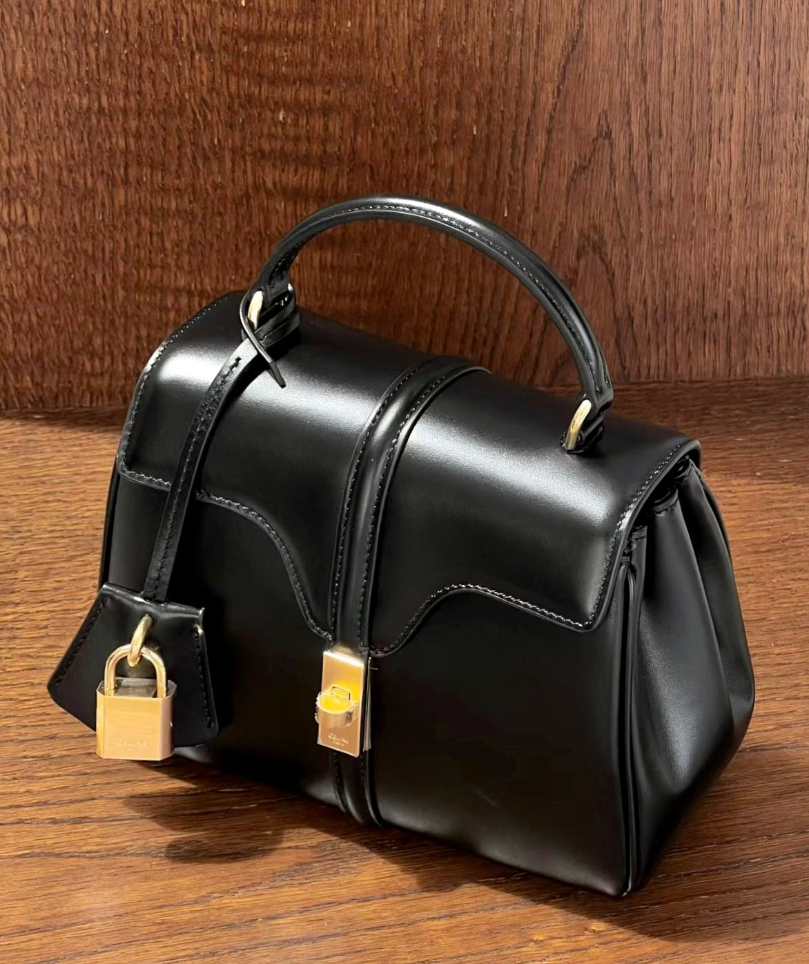 Celine▪️MINI 16 迷你牛皮手把翻蓋包/2600E2800 🉐99000🇪🇺